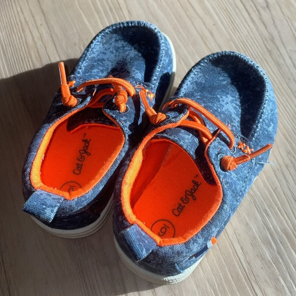 Cat and jack blue abstract slip in sneakers size 6